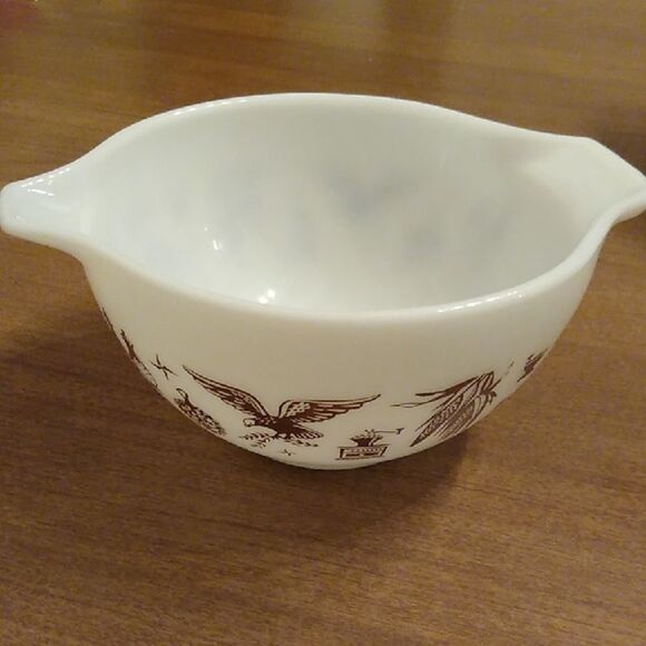Vintage Early American Pyrex White Mixing Bowl with Brown Eagle Design - Picture 1 of 7